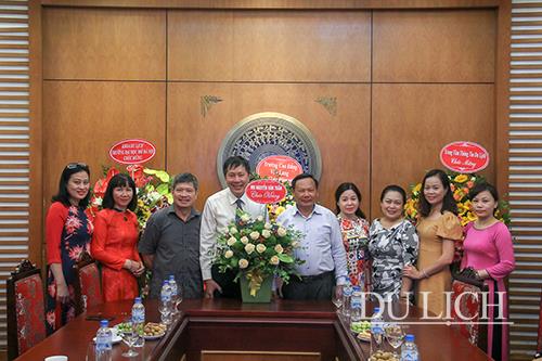 Nguyên Tổng cục trưởng Tổng cục Du lịch Nguyễn Văn Tuấn chúc mừng TCDL